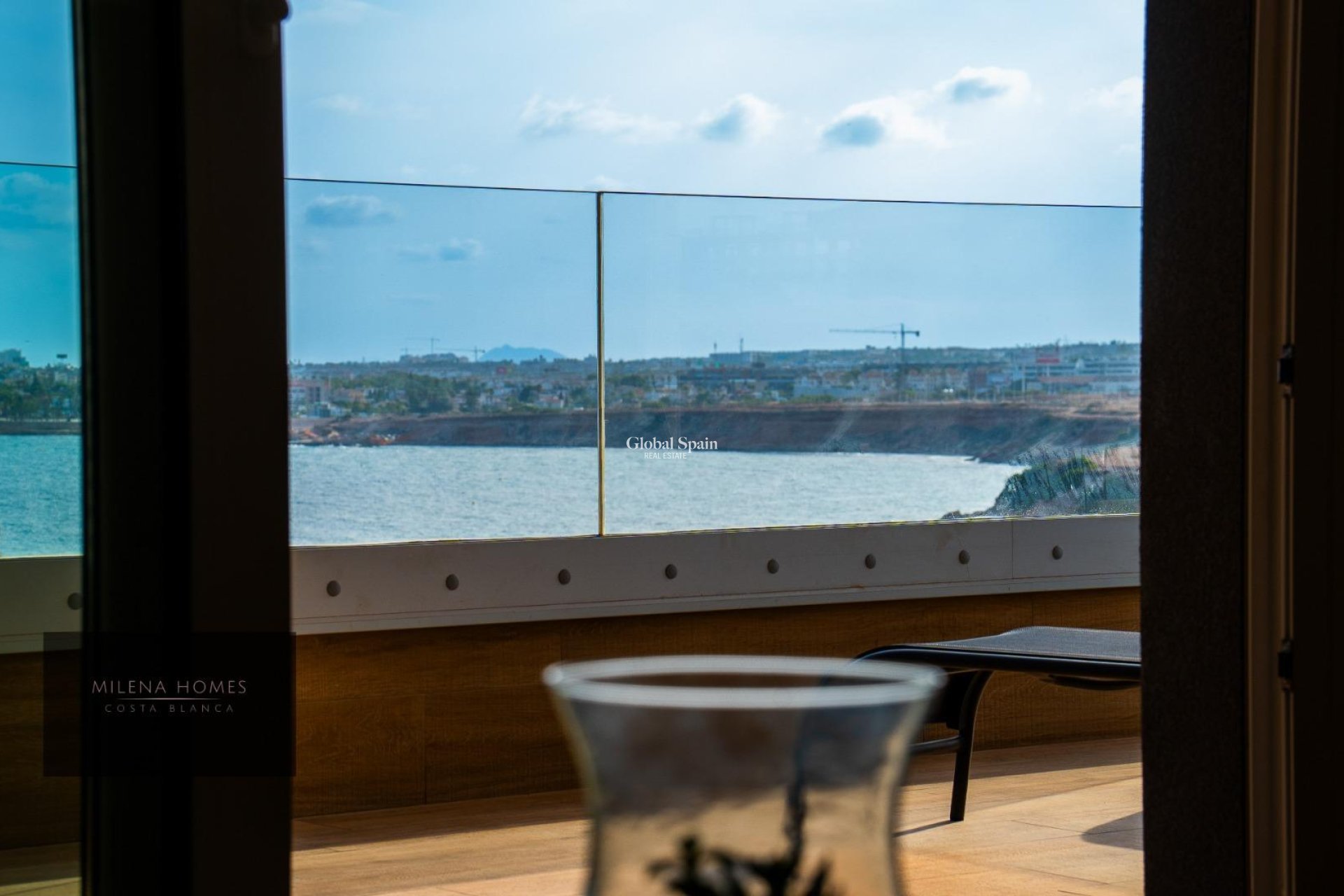 Revente - APPARTEMENT -
TORREVIEJA - Punta Prima