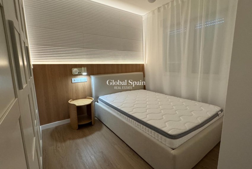 Revente - APPARTEMENT -
TORREVIEJA - Punta prima