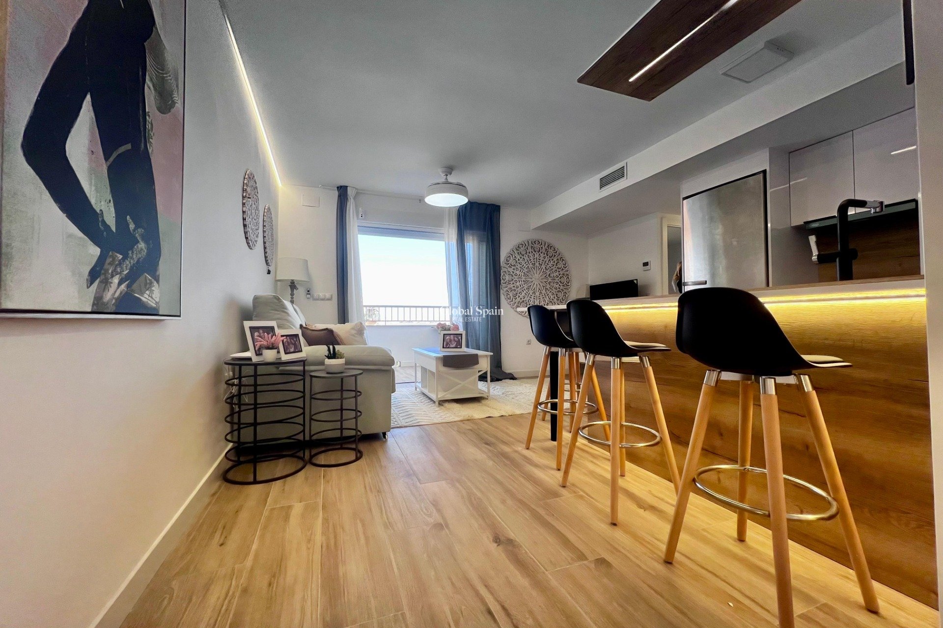 Revente - APPARTEMENT -
TORREVIEJA - Punta prima