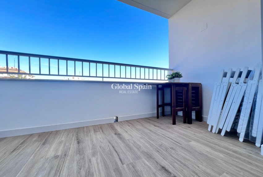 Revente - APPARTEMENT -
TORREVIEJA - Punta prima