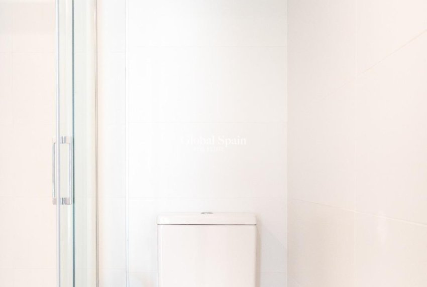 Revente - APPARTEMENT -
TORREVIEJA - Punta Prima