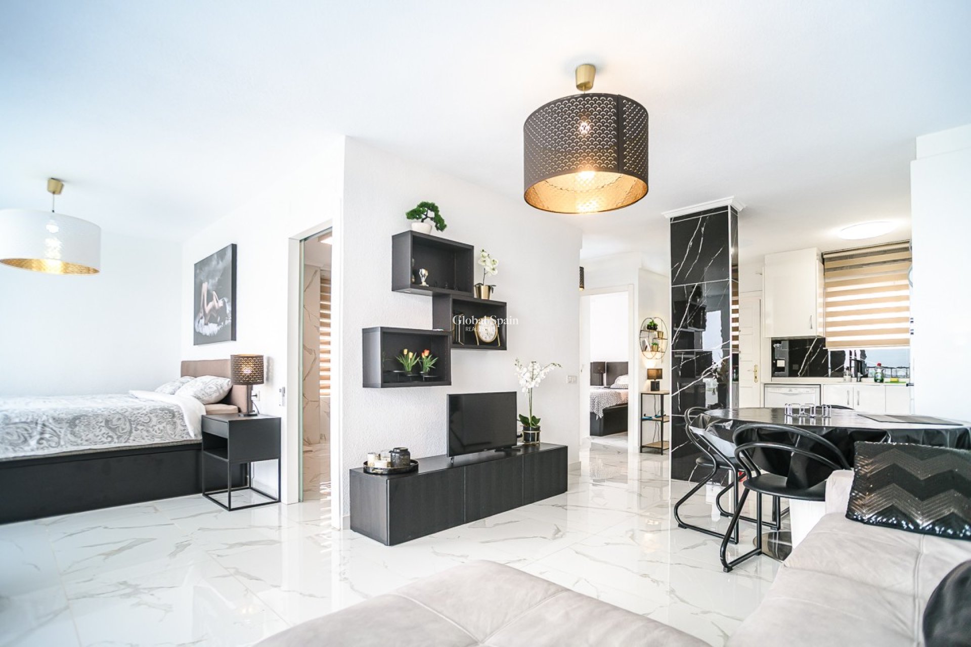 Revente - APPARTEMENT -
TORREVIEJA - Punta Prima