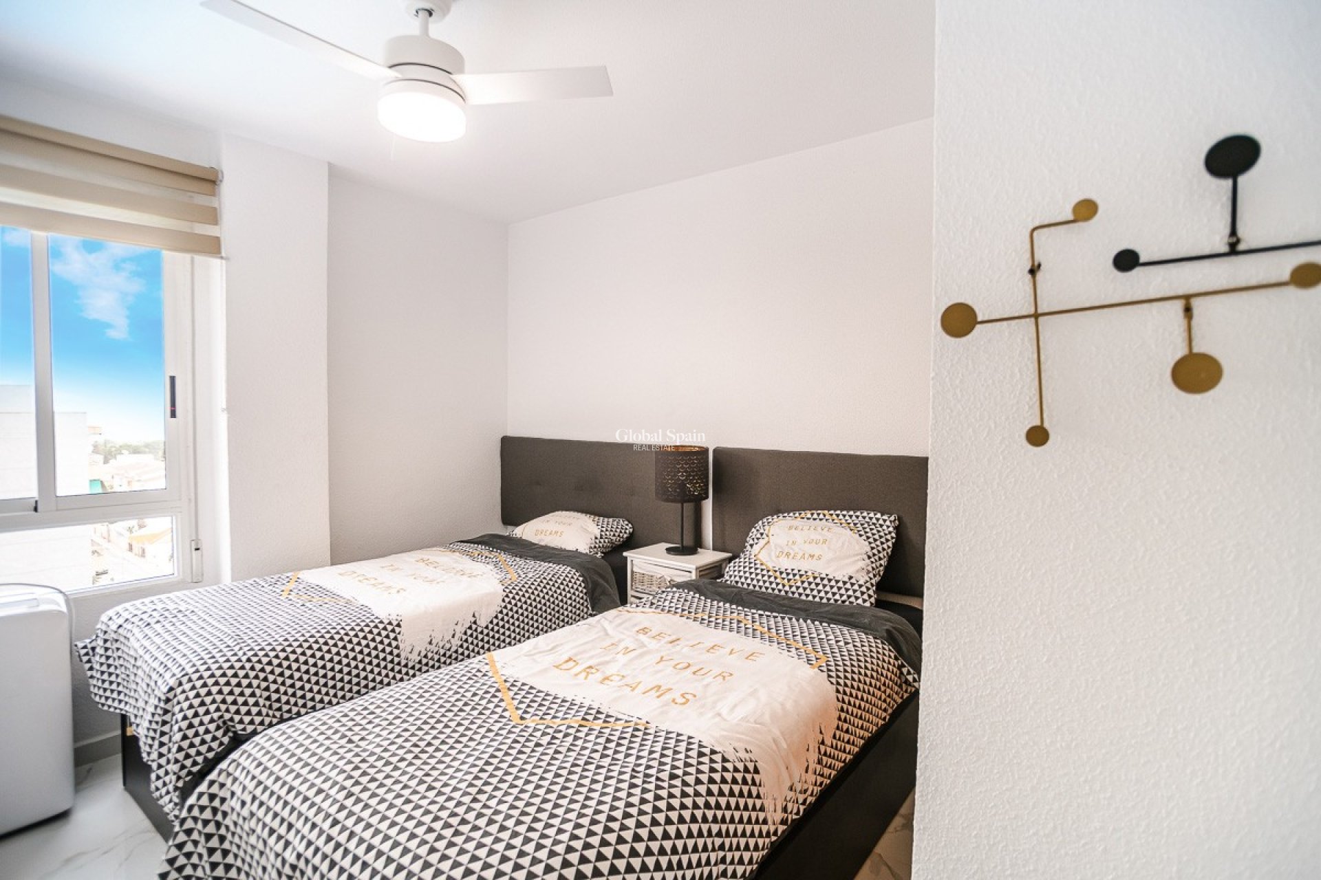 Revente - APPARTEMENT -
TORREVIEJA - Punta Prima