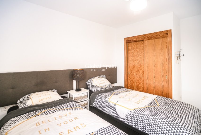 Revente - APPARTEMENT -
TORREVIEJA - Punta Prima