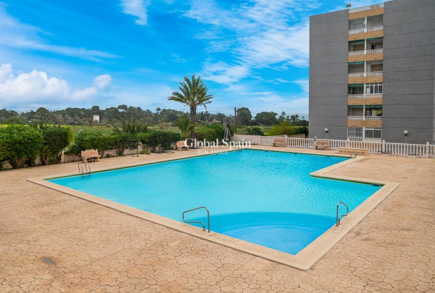 Revente - APPARTEMENT -
TORREVIEJA - Punta Prima