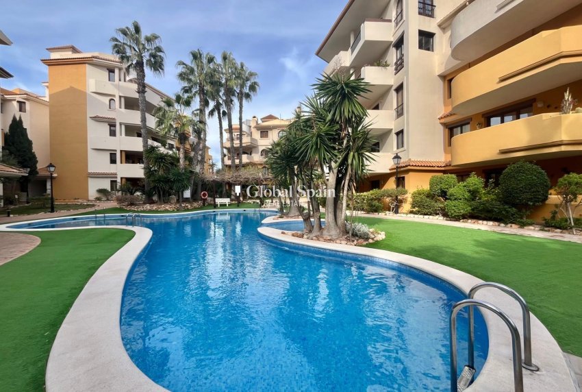 Revente - APPARTEMENT -
TORREVIEJA - Punta Prima