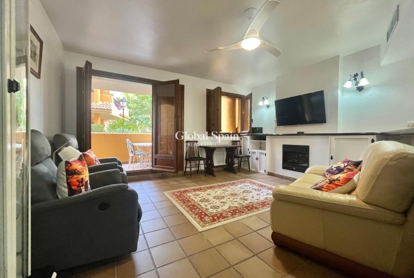 Revente - APPARTEMENT -
TORREVIEJA - Punta Prima