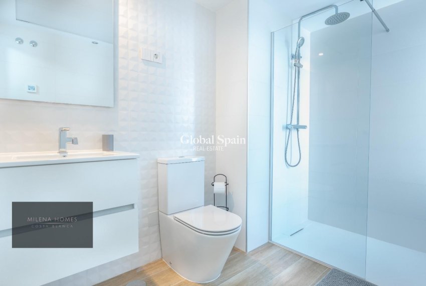 Revente - APPARTEMENT -
TORREVIEJA - Punta Prima