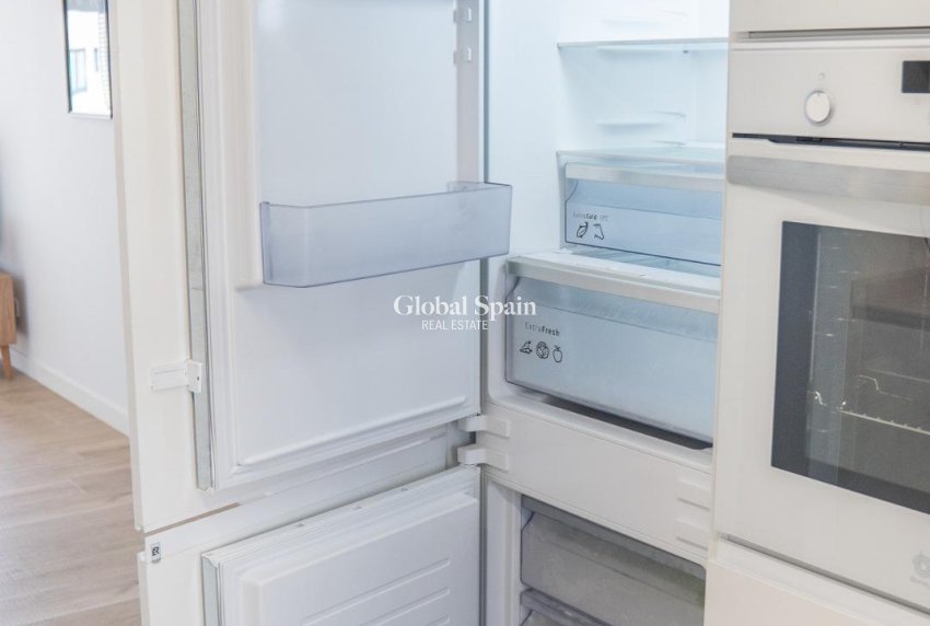 Revente - APPARTEMENT -
TORREVIEJA - Punta Prima