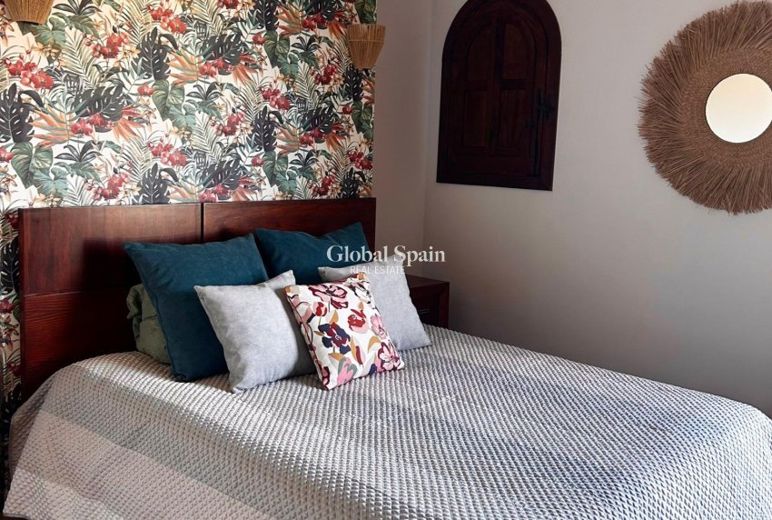 Revente - APPARTEMENT -
TORREVIEJA - Punta Prima