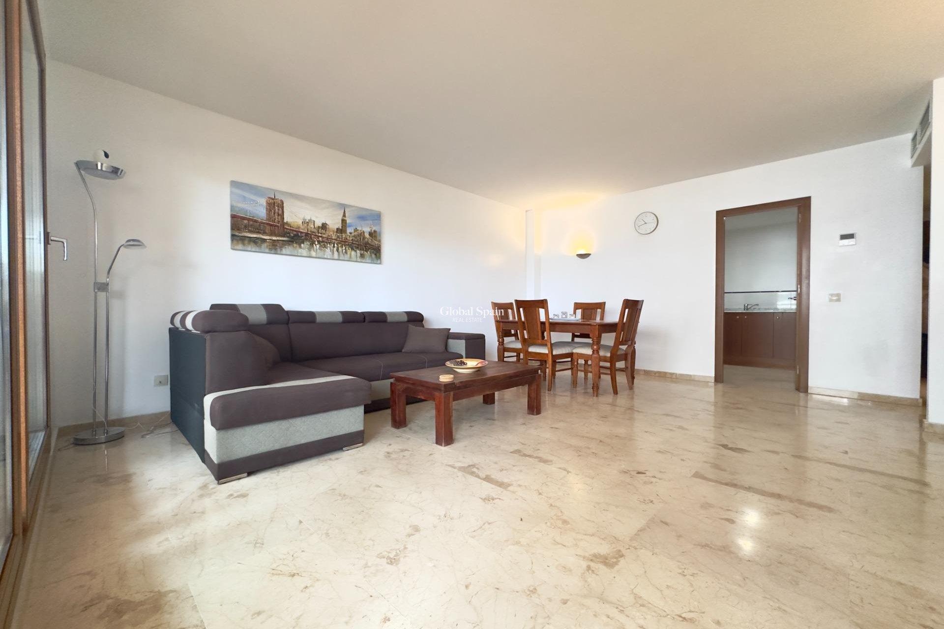 Revente - APPARTEMENT -
TORREVIEJA - Punta prima
