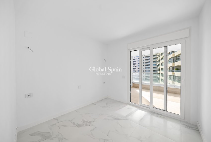 Revente - APPARTEMENT -
TORREVIEJA - Punta prima