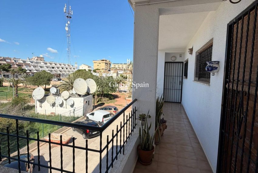 Revente - APPARTEMENT -
TORREVIEJA - Punta Prima