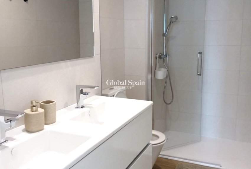 Revente - APPARTEMENT -
TORREVIEJA - Punta Prima