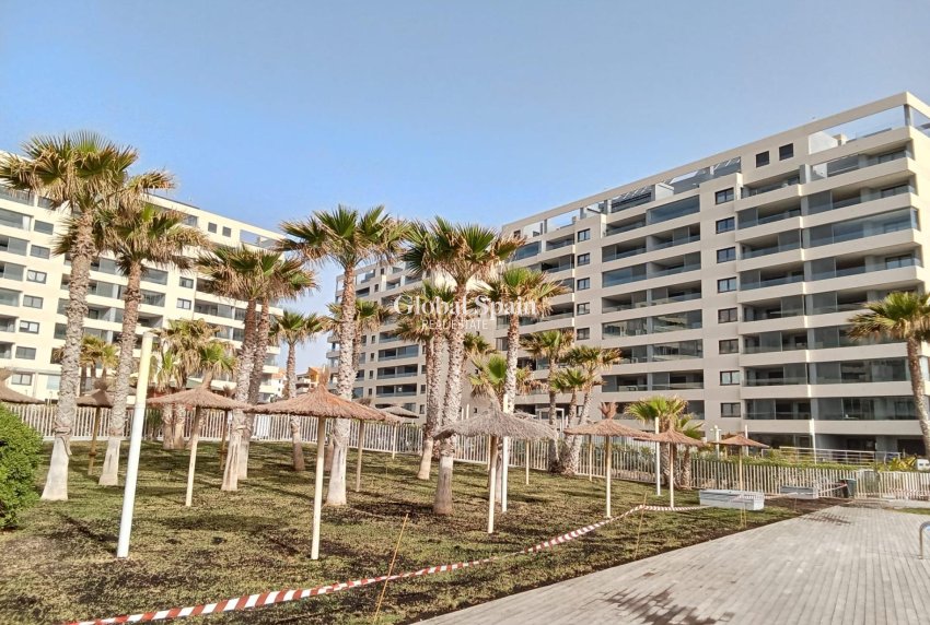 Revente - APPARTEMENT -
TORREVIEJA - Punta Prima