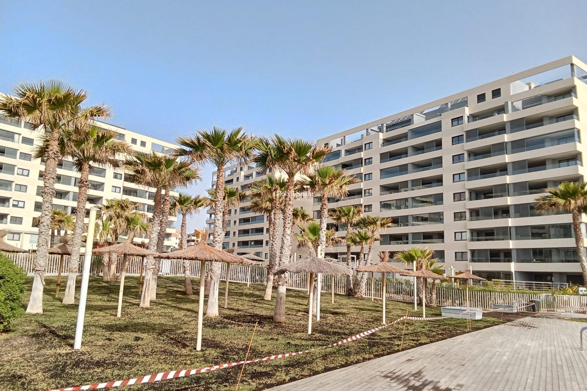 Revente - APPARTEMENT -
TORREVIEJA - Punta Prima