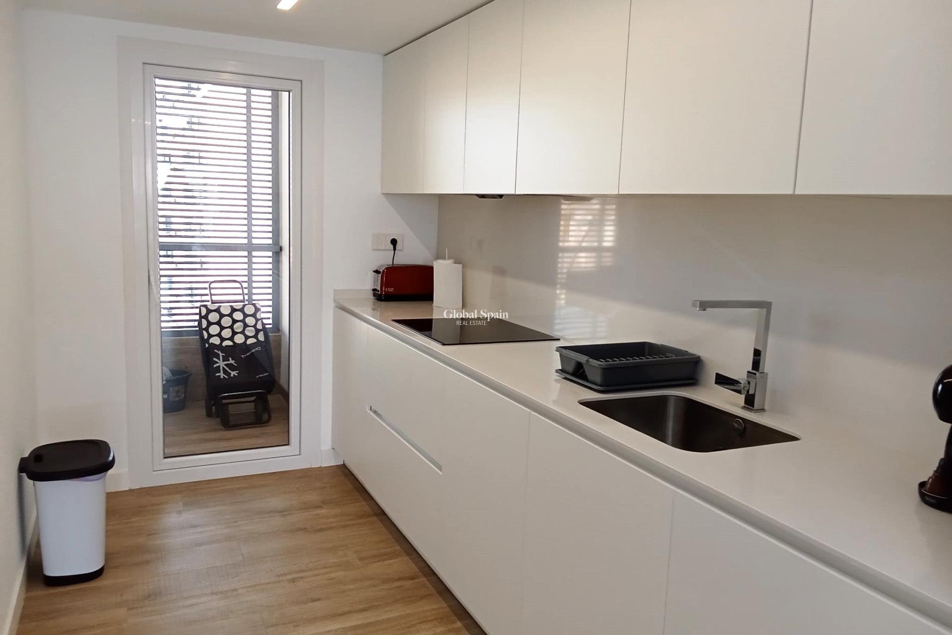 Revente - APPARTEMENT -
TORREVIEJA - Punta Prima