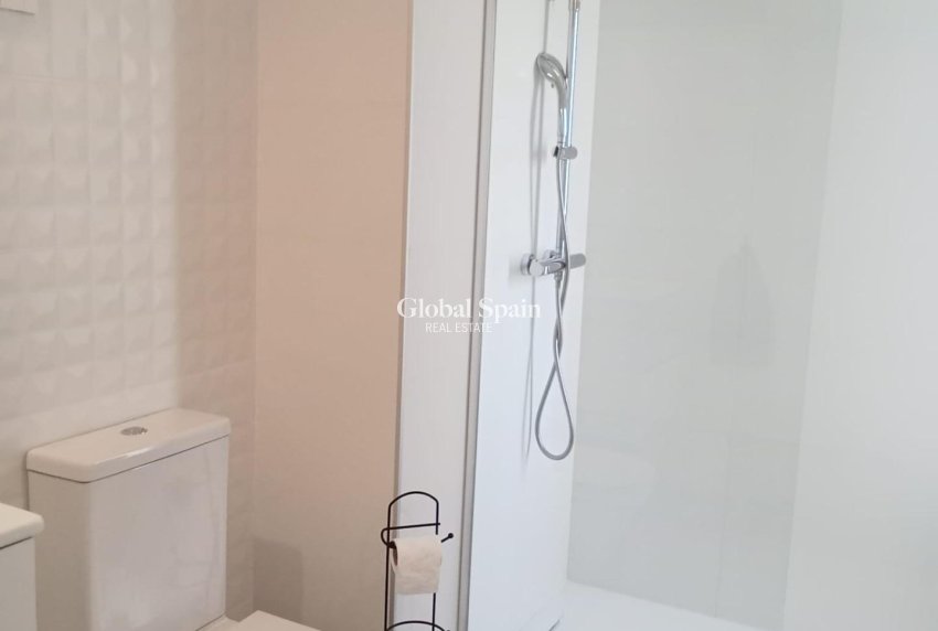 Revente - APPARTEMENT -
TORREVIEJA - Punta Prima