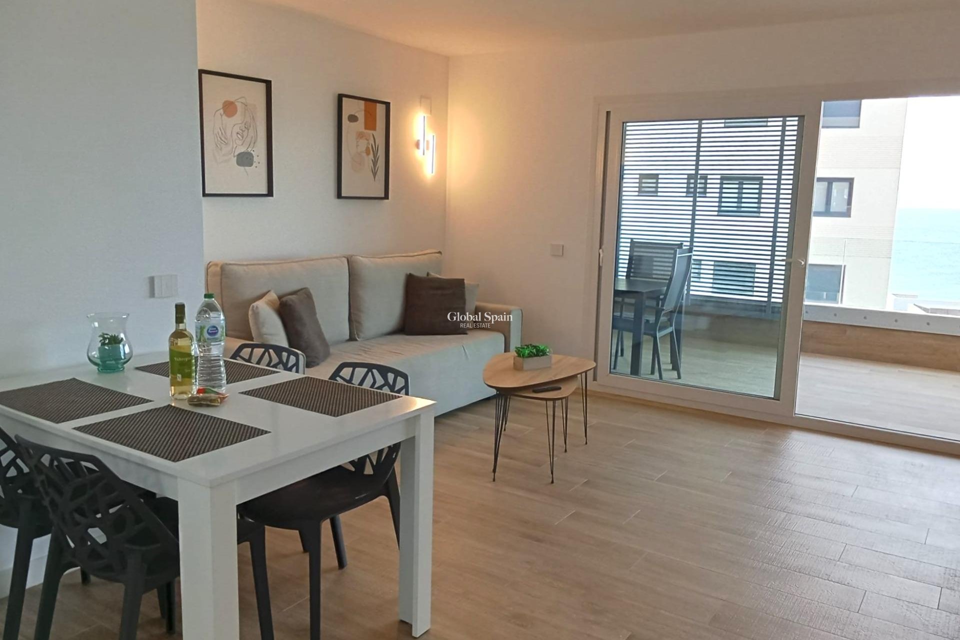 Revente - APPARTEMENT -
TORREVIEJA - Punta Prima