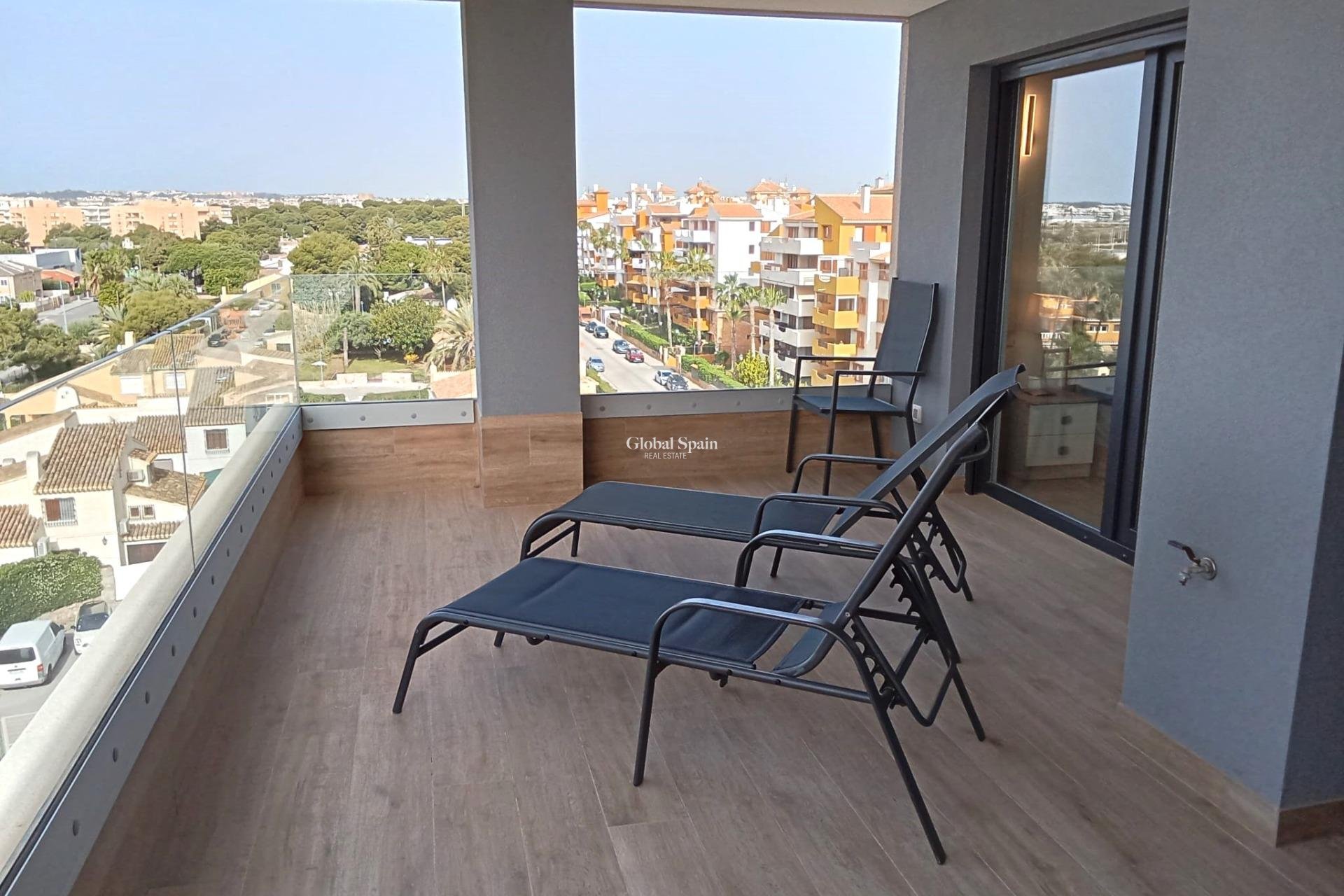 Revente - APPARTEMENT -
TORREVIEJA - Punta Prima