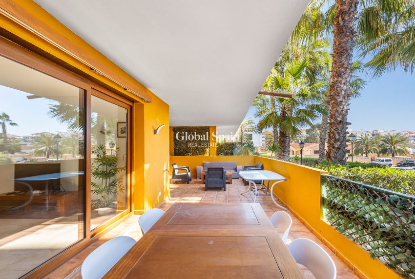 Revente - APPARTEMENT -
TORREVIEJA - Punta Prima