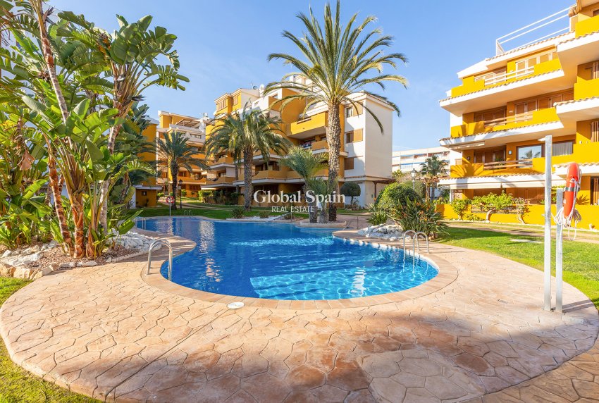 Revente - APPARTEMENT -
TORREVIEJA - Punta Prima