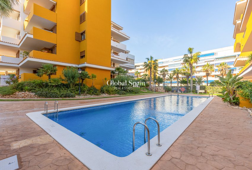 Revente - APPARTEMENT -
TORREVIEJA - Punta Prima