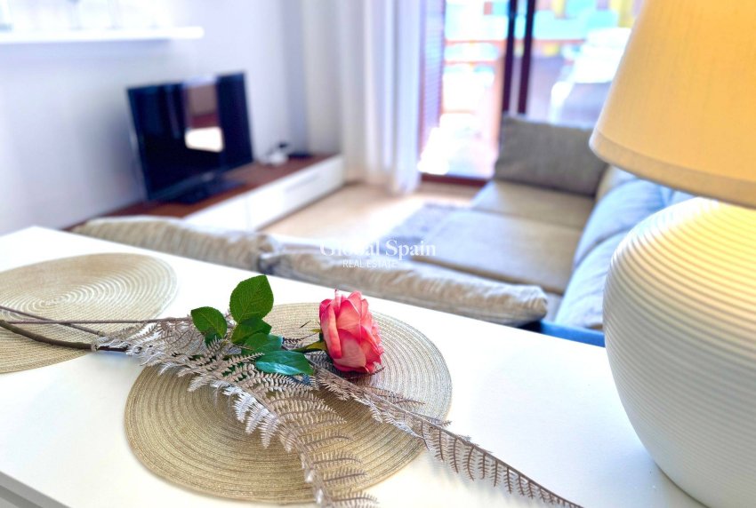 Revente - APPARTEMENT -
TORREVIEJA - Punta Prima