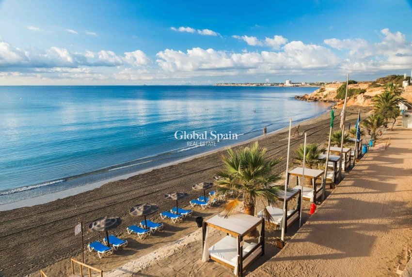 Revente - APPARTEMENT -
TORREVIEJA - Punta Prima