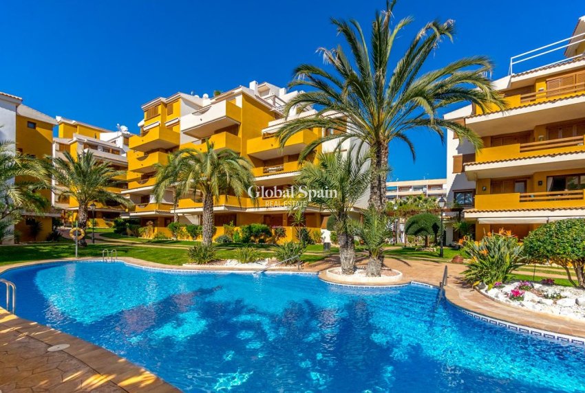 Revente - APPARTEMENT -
TORREVIEJA - Punta Prima