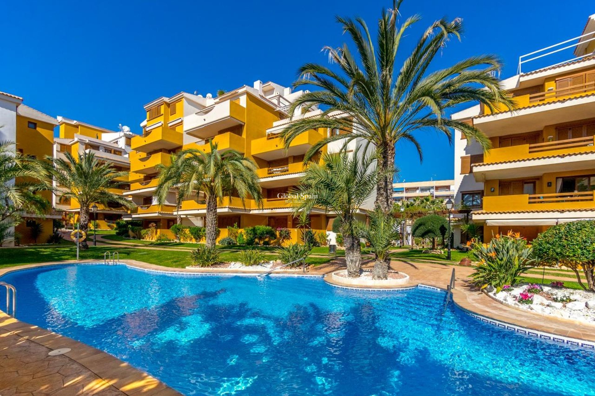 Revente - APPARTEMENT -
TORREVIEJA - Punta Prima