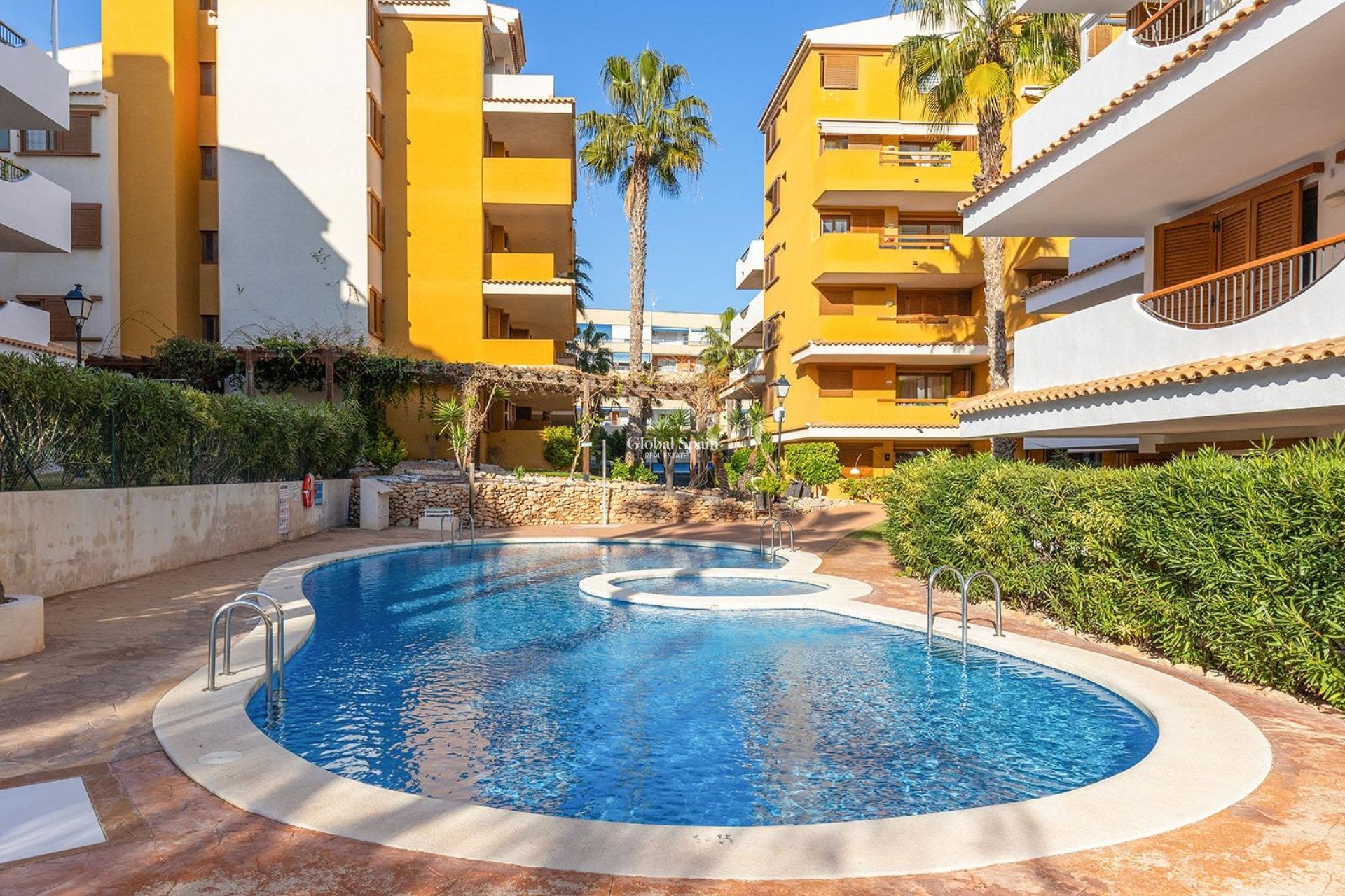 Revente - APPARTEMENT -
TORREVIEJA - Punta Prima