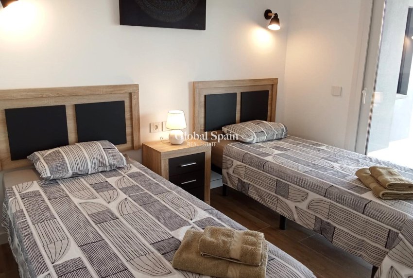 Revente - APPARTEMENT -
TORREVIEJA - Punta Prima