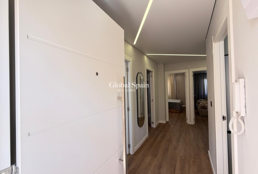 Revente - APPARTEMENT -
TORREVIEJA - Punta Prima