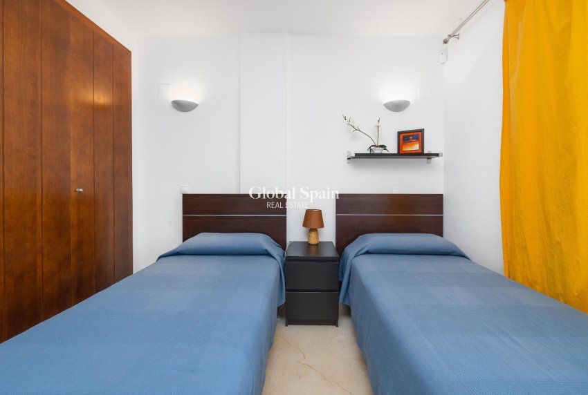 Revente - APPARTEMENT -
TORREVIEJA - Punta Prima