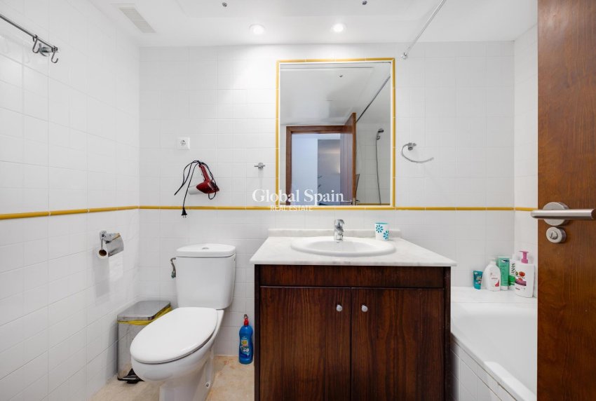 Revente - APPARTEMENT -
TORREVIEJA - Punta Prima