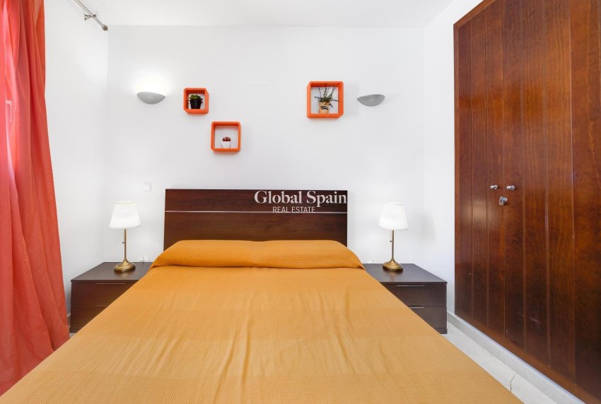 Revente - APPARTEMENT -
TORREVIEJA - Punta Prima