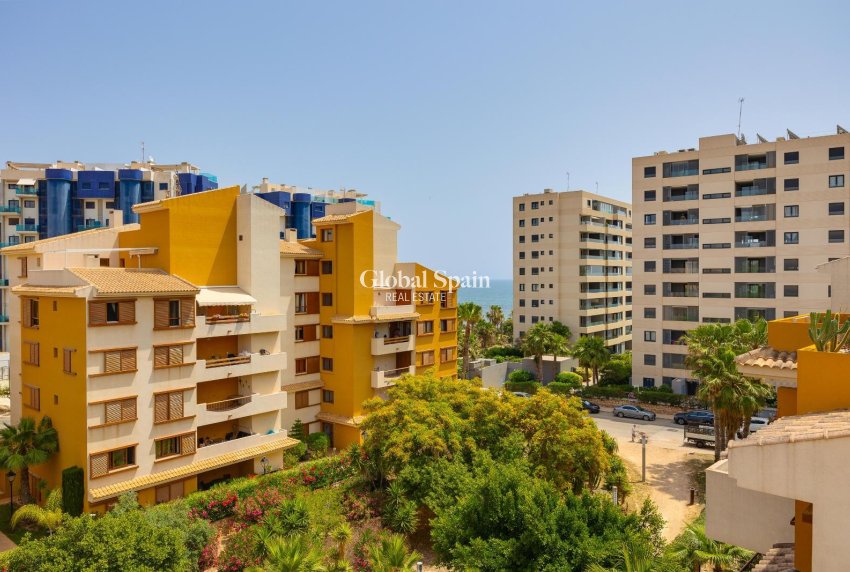 Revente - APPARTEMENT -
TORREVIEJA - Punta Prima