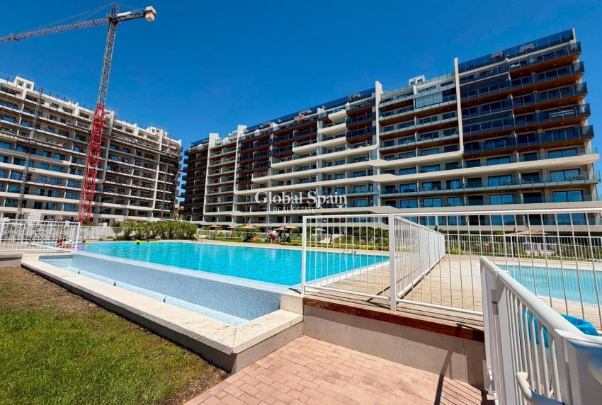 Revente - APPARTEMENT -
TORREVIEJA - Punta Prima