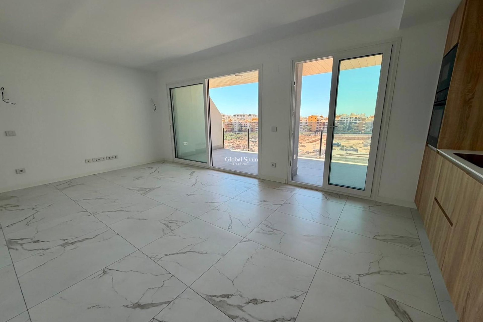 Revente - APPARTEMENT -
TORREVIEJA - Punta Prima