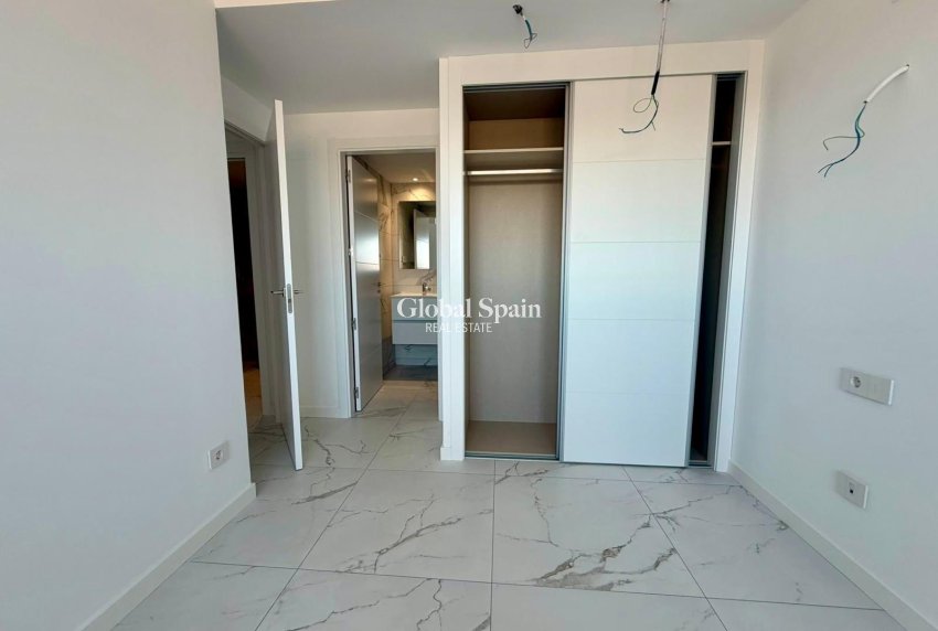 Revente - APPARTEMENT -
TORREVIEJA - Punta Prima