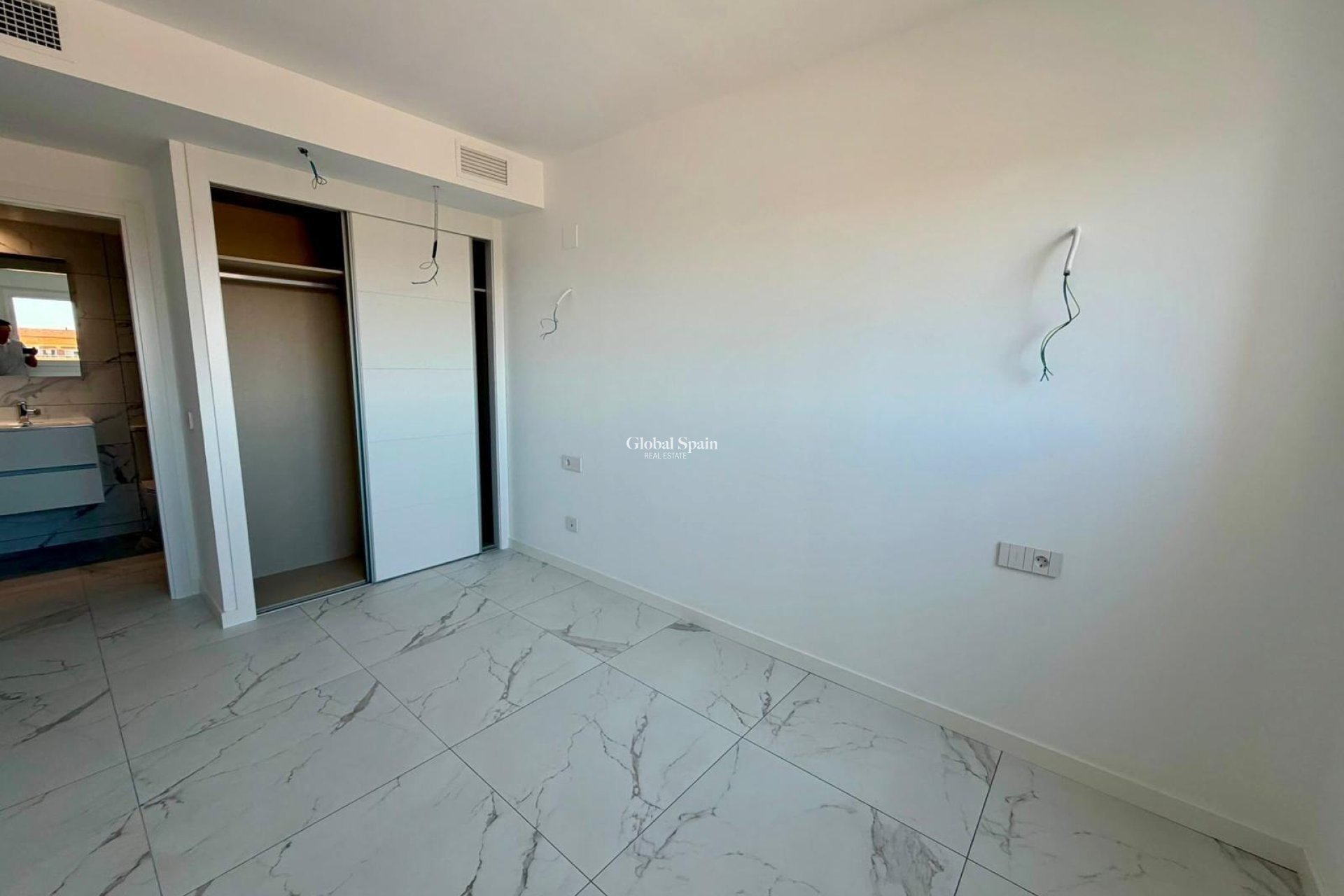 Revente - APPARTEMENT -
TORREVIEJA - Punta Prima