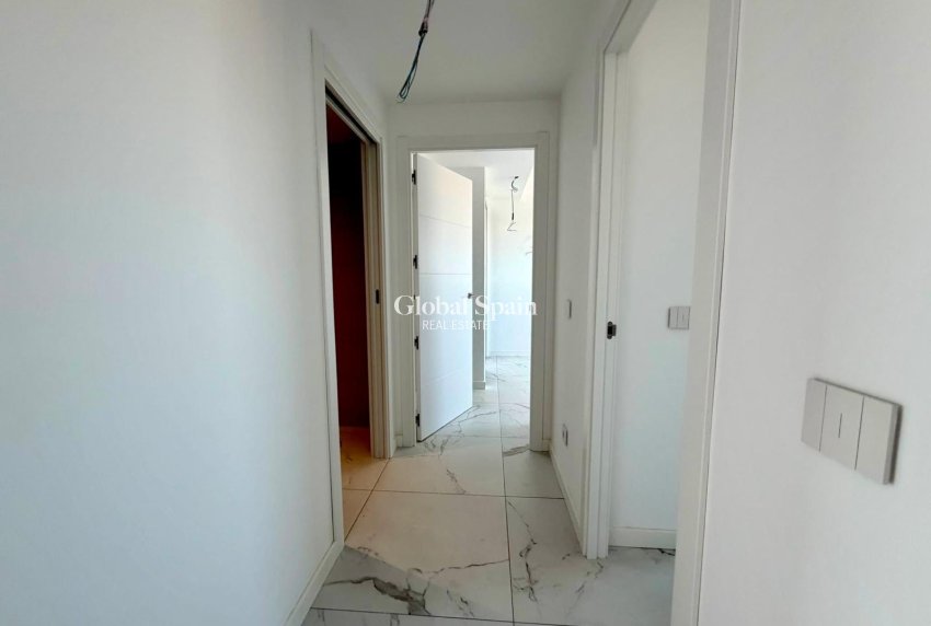 Revente - APPARTEMENT -
TORREVIEJA - Punta Prima