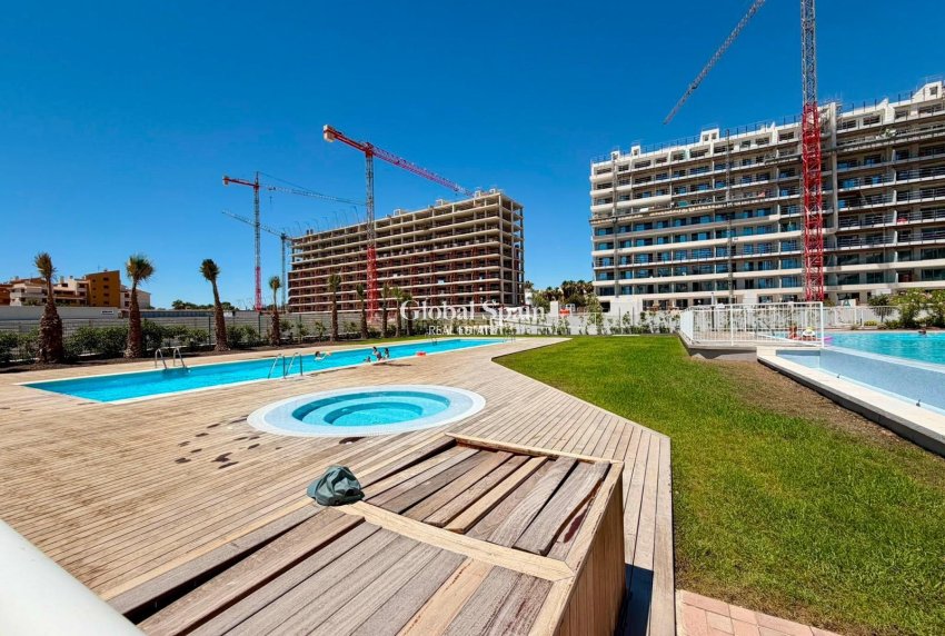 Revente - APPARTEMENT -
TORREVIEJA - Punta Prima