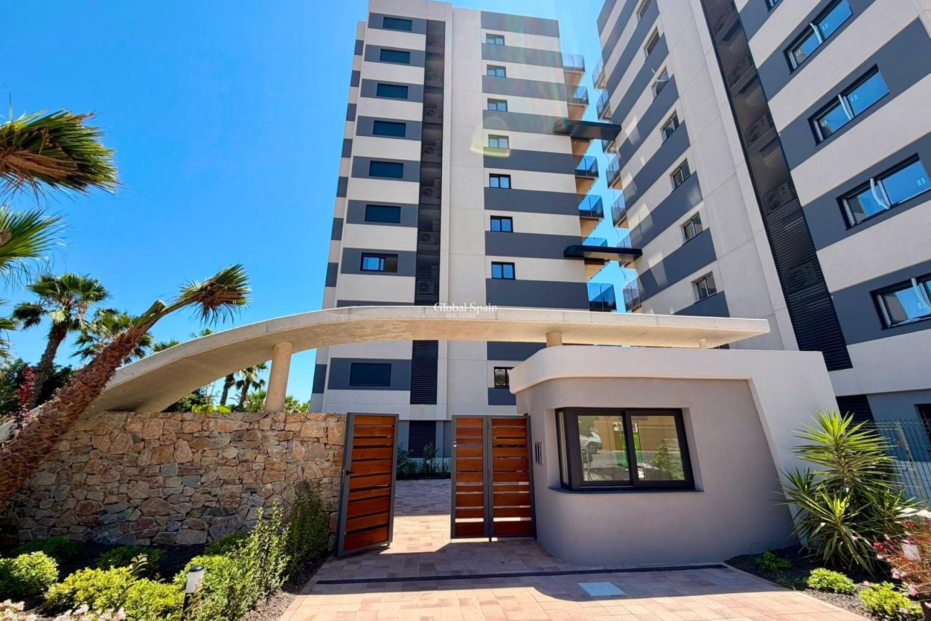 Revente - APPARTEMENT -
TORREVIEJA - Punta Prima