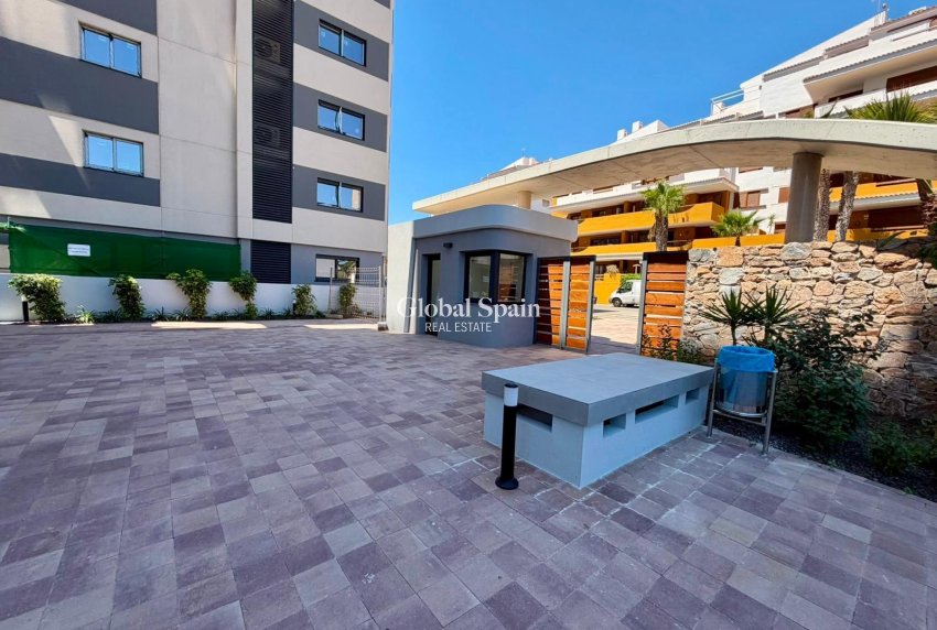 Revente - APPARTEMENT -
TORREVIEJA - Punta Prima