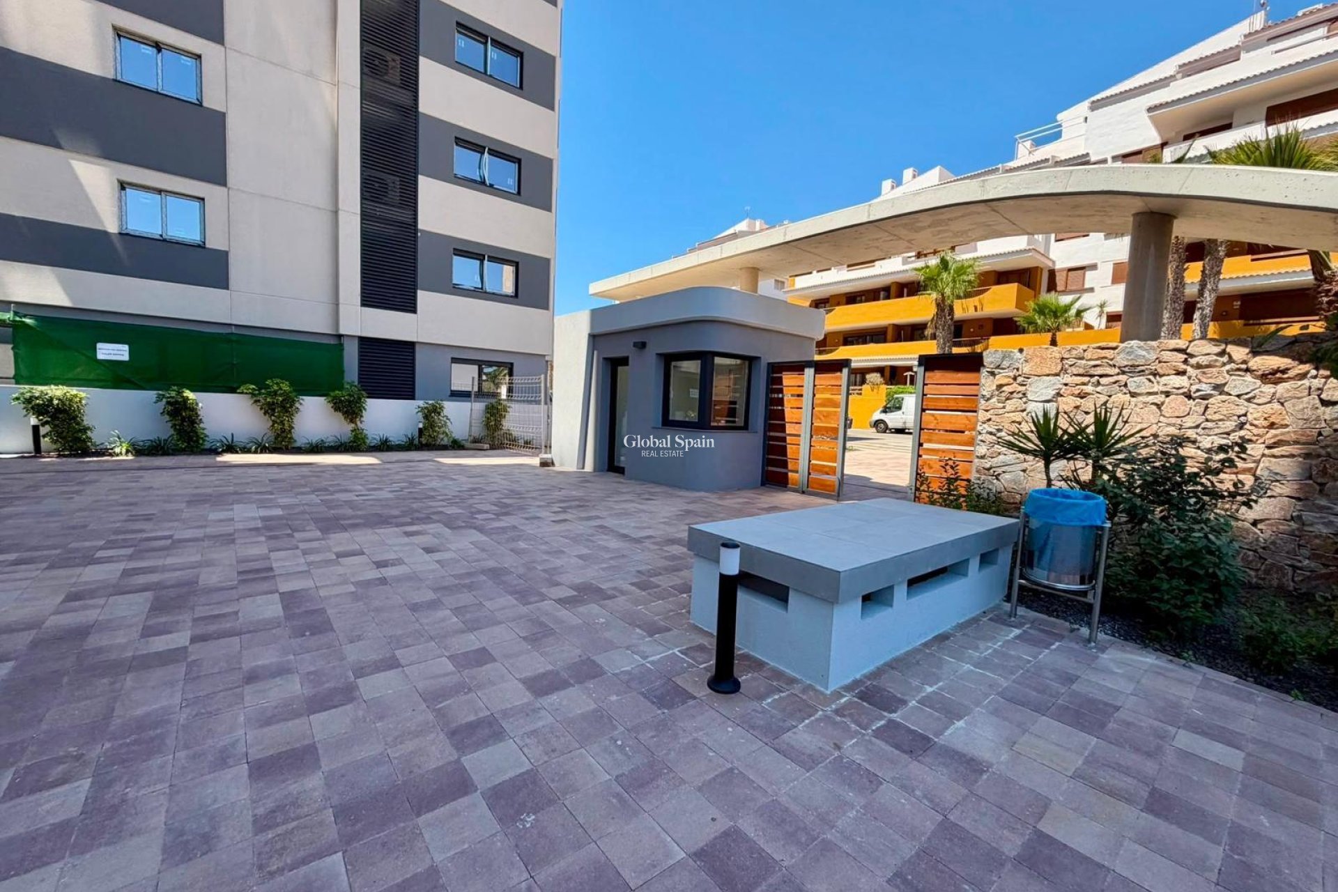 Revente - APPARTEMENT -
TORREVIEJA - Punta Prima