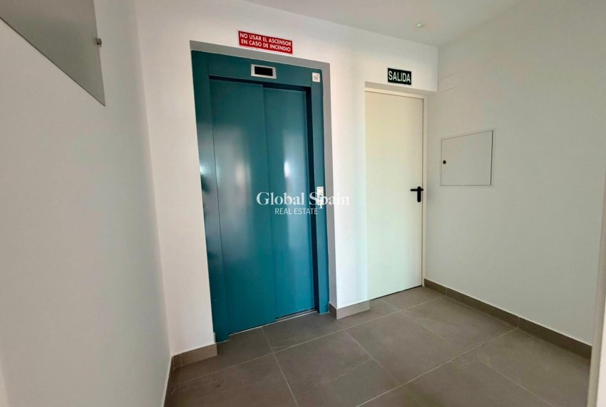 Revente - APPARTEMENT -
TORREVIEJA - Punta Prima