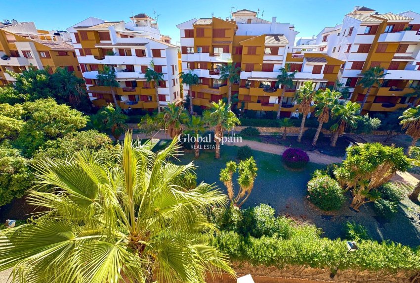 Revente - APPARTEMENT -
TORREVIEJA - Punta Prima