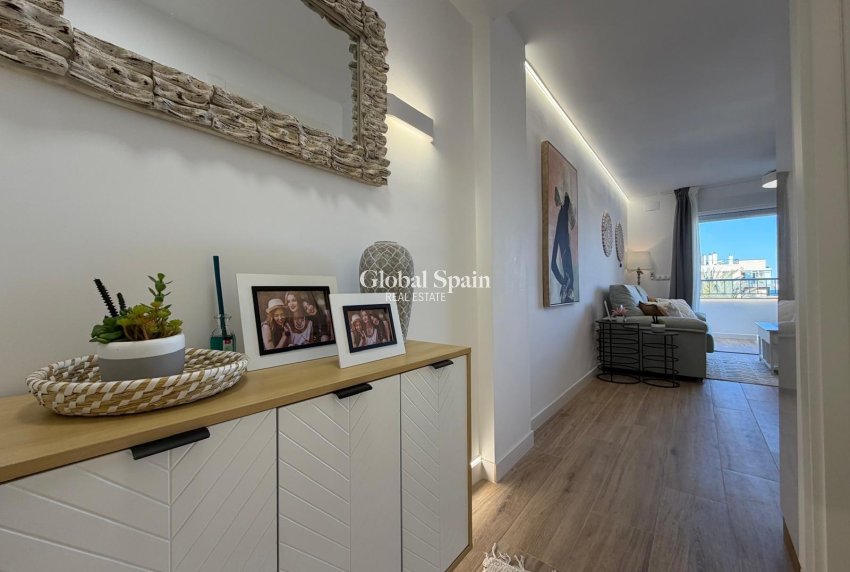 Revente - APPARTEMENT -
TORREVIEJA - Punta Prima